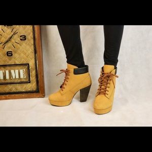 Steve Madden Brown Russty Size 9M Platform Heels !